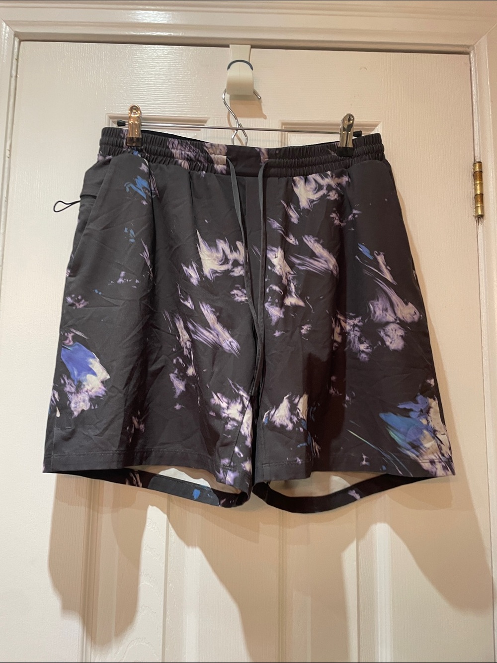 Lululemon Pool Short 7"
Diffuse Dye Print Graphite Grey Multi - Picture 6 of 7